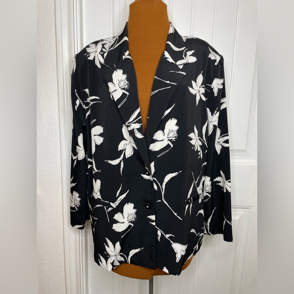 Black & White Floral Blazer Jacket - Women's Blazer